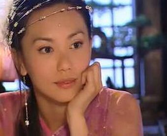 郭妃丽饰演殷素素.