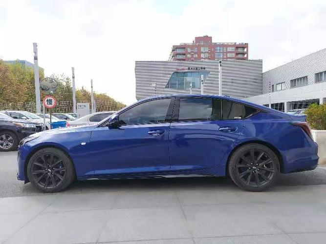 震惊!凯迪拉克 ct5铂金蓝色版完美汽车贴膜