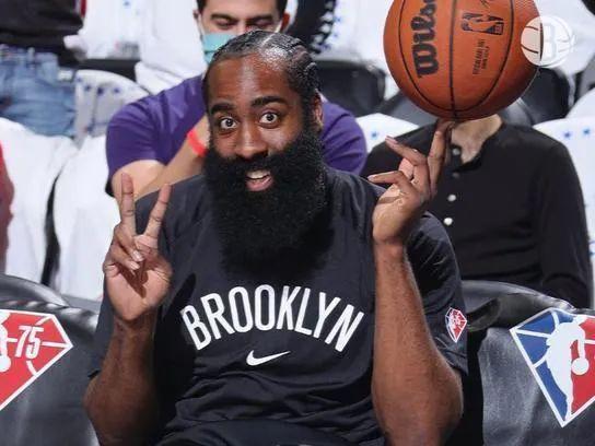 而詹姆斯·哈登在这方面比较突出,被球迷们亲切地调侃为凌晨四点起床