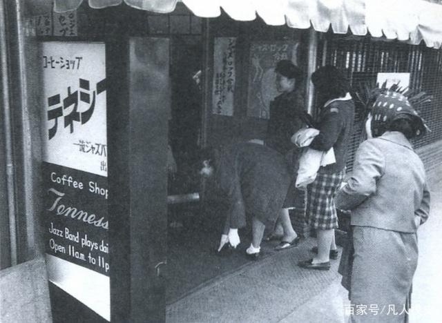 日本老照片:竞马场老头失魂落魄,人气小黄脸70年代就