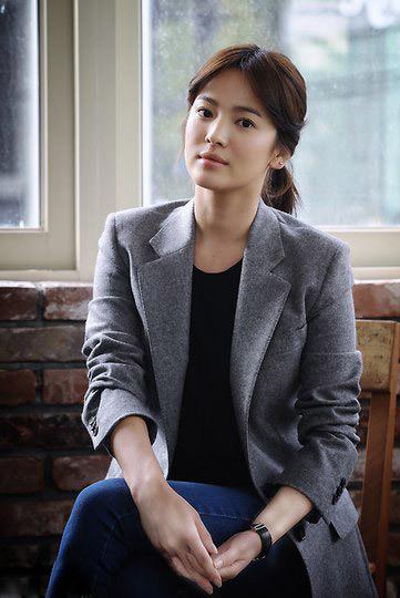 《那年冬天》热播 宋慧乔被赞脸蛋绝美搭衣有范