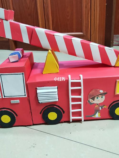 幼儿园手工消防车来了_幼儿园_画画_母婴