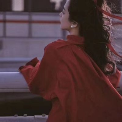 "如果想念有声音,那会是场海啸吗"港风女生头像