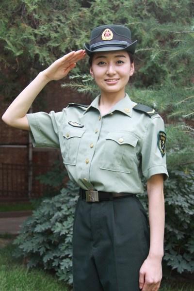 西北大山深处的解放军90后女文艺兵