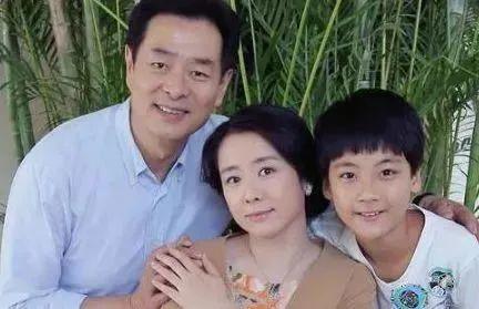 64岁濮存昕与妻子恩爱40年,女儿嫁给了他,网友:太意外了!