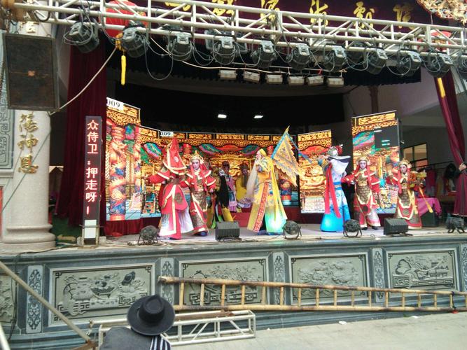 孝义宫大戏台上演莆仙戏,二天日晚共四场.