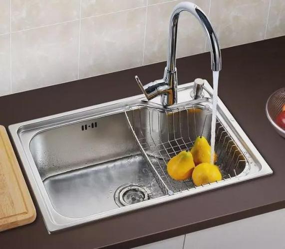 台上盆安装方便,后期出问题之后维修也方便;水槽下面留的空间能比