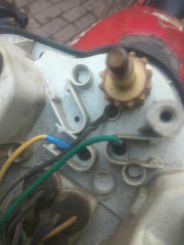 摩托车仪表盘油表三根线怎么接每个线分别是代表什么