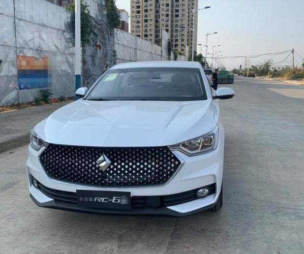 80后小伙看上了新宝骏rc-6,却不知道买哪个颜色好,犹豫不决