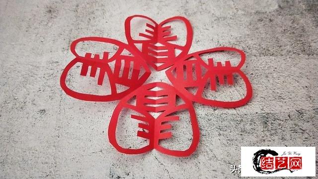 两种春字剪纸图解教你春字窗花的简单剪纸方法