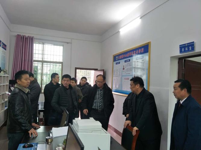 在省司法厅长陈文贵的率领下,来到了崇阳县天城镇中心戒毒社区