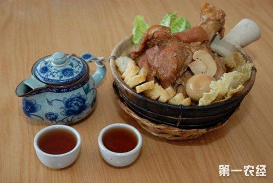 多元化社会国家却也有它自己独特的茶文化,比如"长茶",还有"肉骨茶"