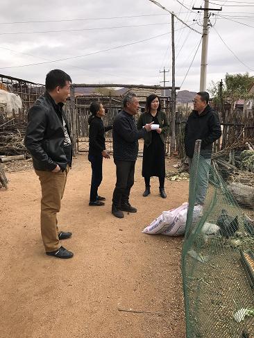 开展由机关四个支部书记带队对扶贫点的走访调研工作,班子成员和各