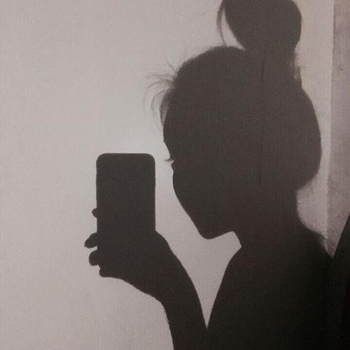 女生头像 剪影 影子 黑白