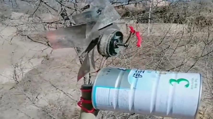 村里二大爷发明的驱鸟神器看看这设计能申请专利了