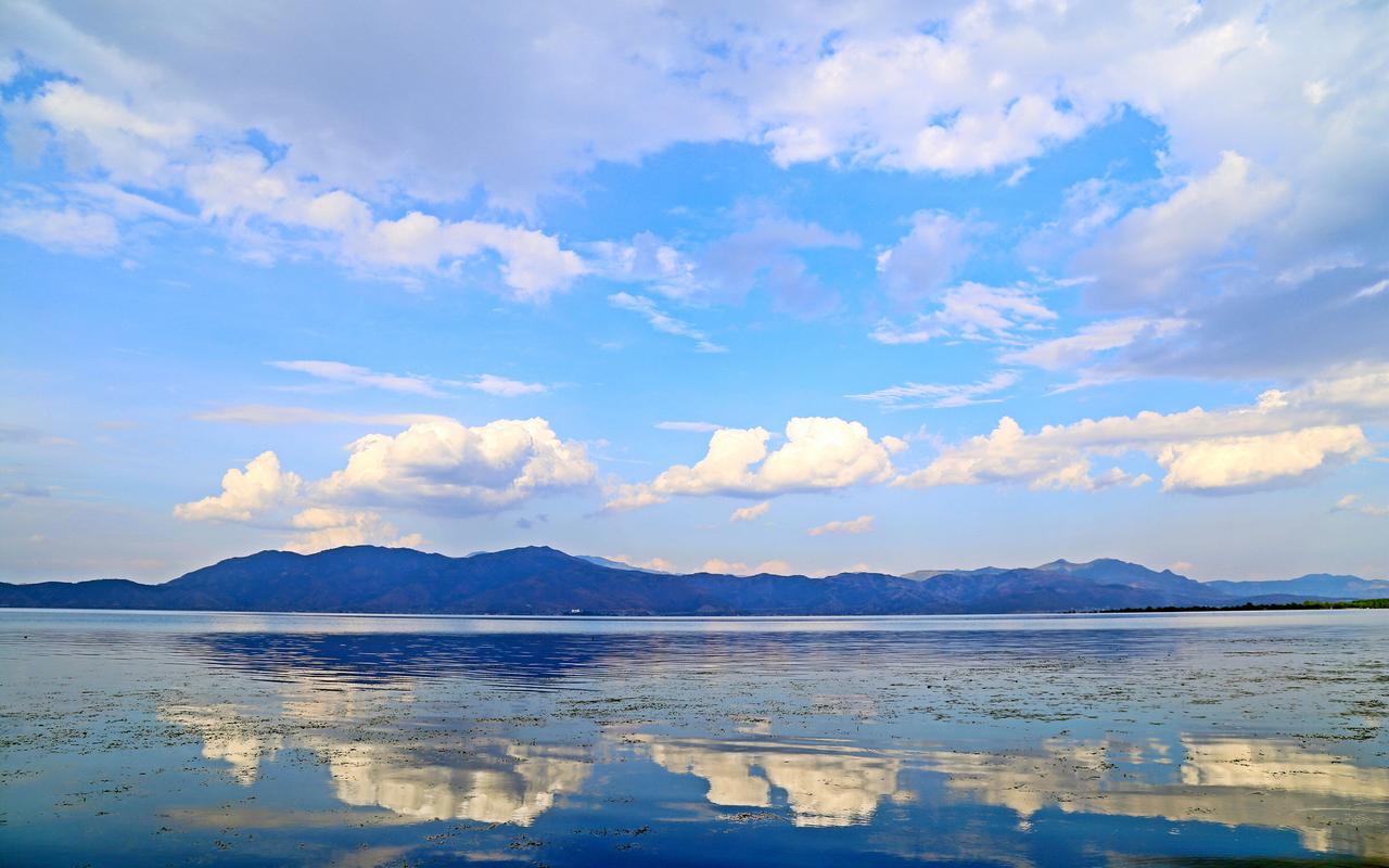 大理苍山洱海图片高清电脑桌面壁纸