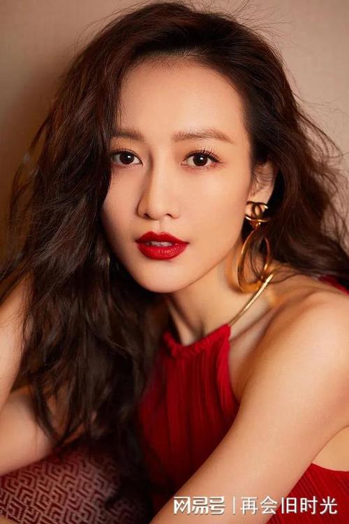实力女星王鸥干练御姐美照集强势美艳诱人