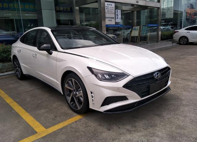 2020款全新现代索纳塔实车到店,尺寸反超雅阁,迈腾,下月就上市