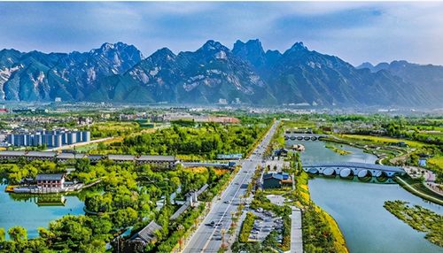 4月17日,航拍华阴市一角.