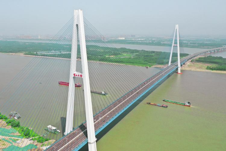 长江上最宽桥梁武汉青山长江大桥通车