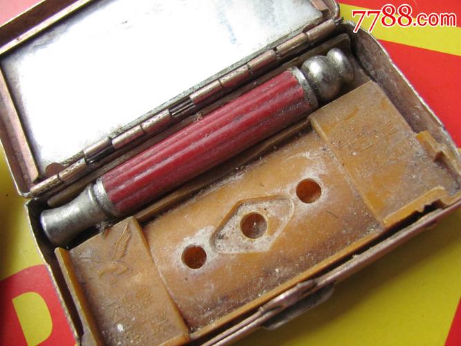 老式剃须刀一个