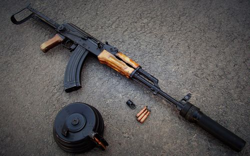 到了海湾战争和伊拉克战争时拿ak-47