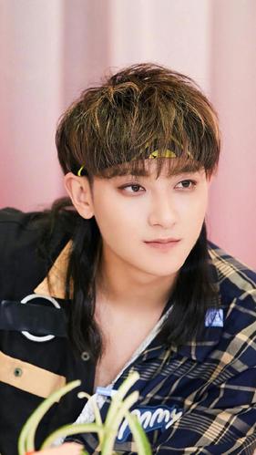 帅气男神黄子韬时尚迷人写真