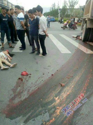 两个小孩惨死车轮下