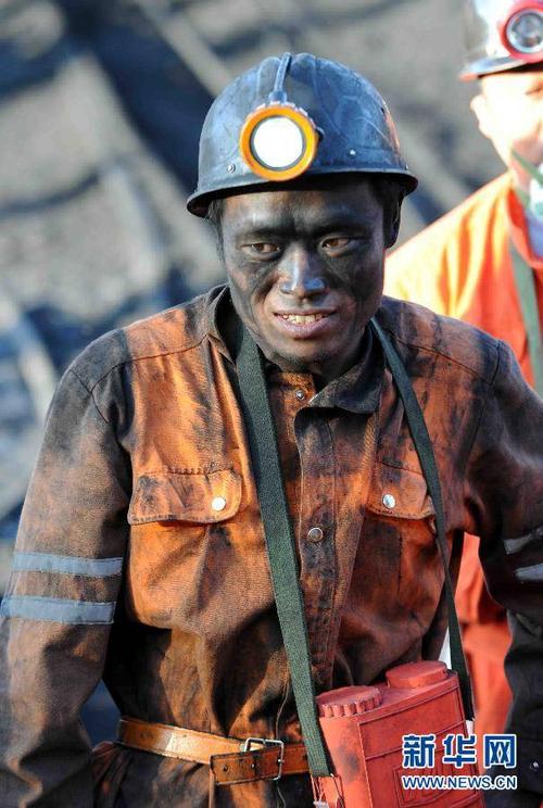 聚焦云南私庄矿难 各方积极搜救23名被困矿工(组图)