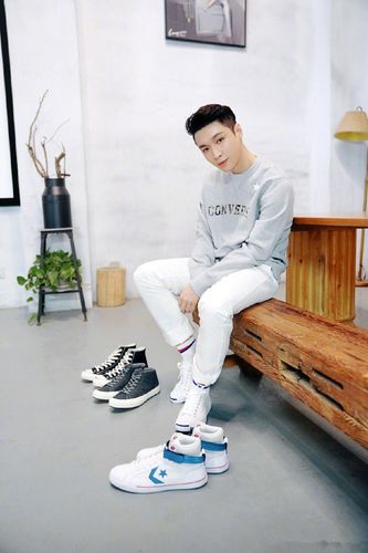 张艺兴未满180的小绵羊穿搭经