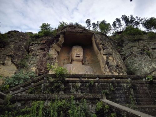 半月山大佛_半月山大佛风景区,半月山大佛旅游攻略指南