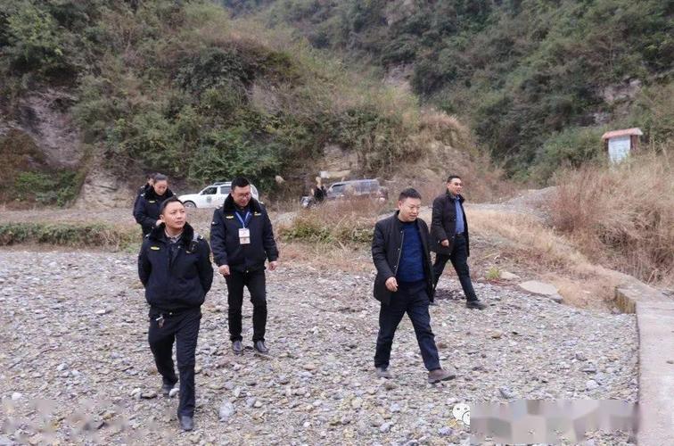 道真自治县综合行政执法局局党委书记,局长韩忠伟带队