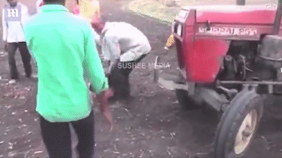 如此逆子,拿母亲当人盾去阻拦拖拉机