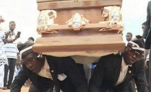 非洲黑人抬棺出名了,但他们的棺材让人眼前一亮,网友