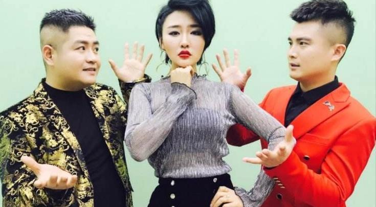 可是不想几千万的投资此番血本无归当初张玉娇与前夫一起跟着赵本山