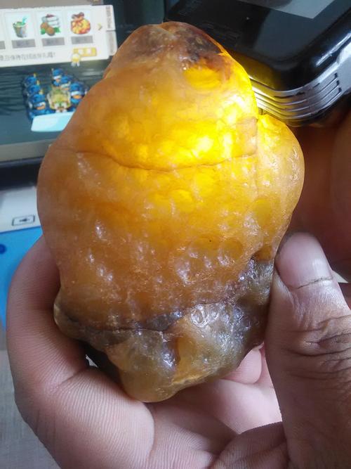 一块黄色半透明的石头,希望大家给出解答,谢谢.