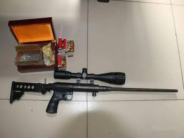 张家口坝上一男子网上买红外线瞄准镜自动退壳器居然研究制造成枪