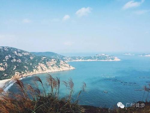 高栏岛被誉为广东最美的风车山,一座座高耸的塔架,一排排起舞的风车与