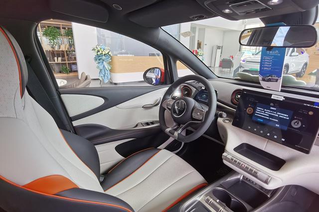 到店实拍:比亚迪海豚究竟有哪些过人之处呢?|电动汽车|内饰_网易订阅