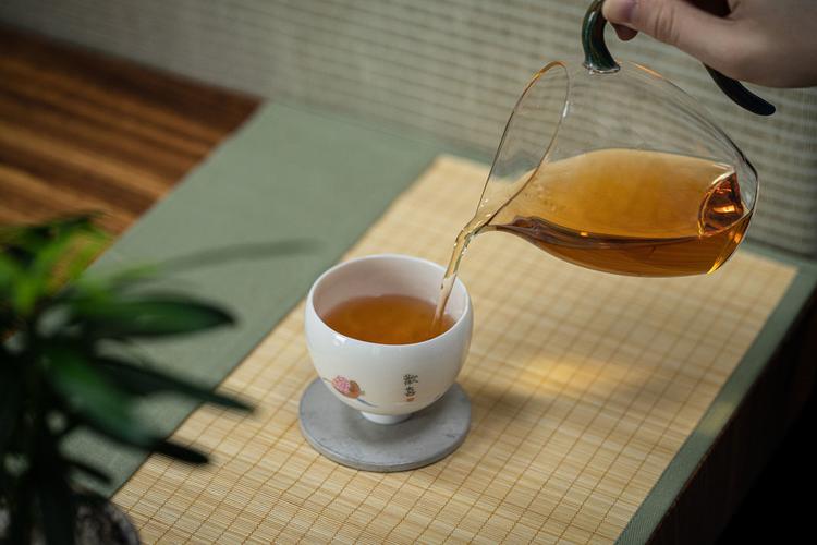 小喜年:喝茶爆笑名场面,谁这样干谁尴尬