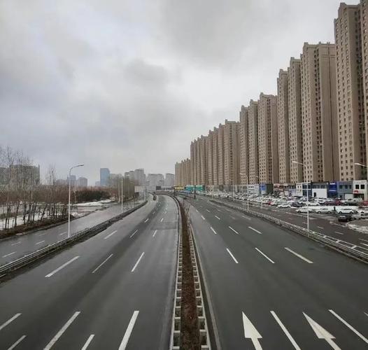 22长春,空无人烟的街道我们终究会战胜疫情,迎来往日的长春晚上九点的