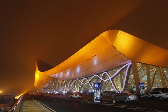 昆明长水机场停车场一天多少钱,昆明机场停车场收费标准是多少