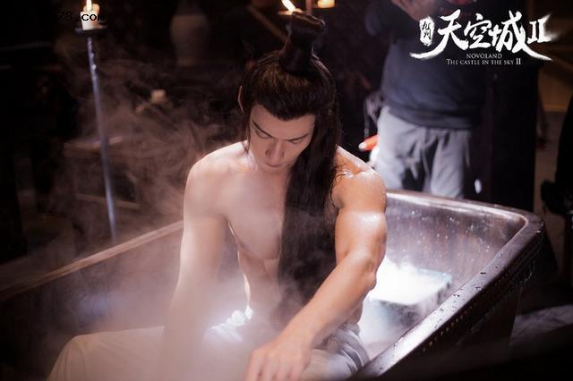 龚俊惊人腹肌照!10位隐藏版的肌肉男神,任嘉伦手臂太惊人