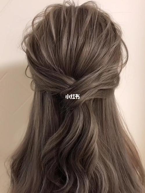 半披肩扎发发型,简单显气质!