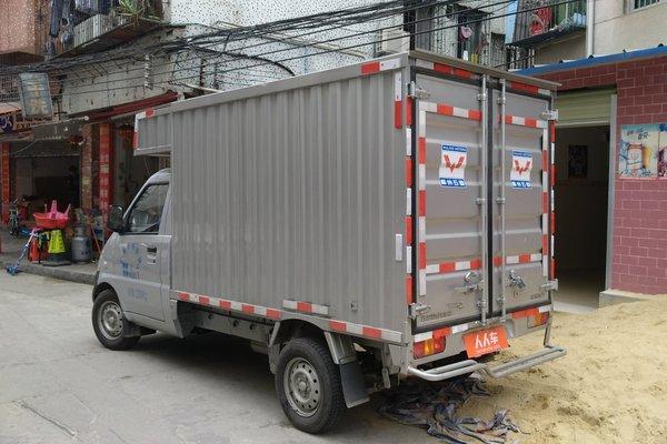 五菱小卡拉两吨可以吗 荣光小卡保险费