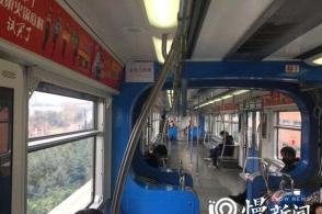 重庆轨道交通车站车厢张贴消毒标志 明确并及时更新消毒日期