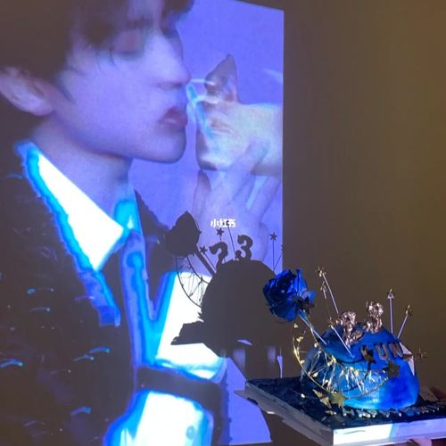 蔡徐坤蓝玫瑰生日蛋糕98_蔡徐坤_生日蛋糕_生日_演唱会_蔡徐坤23岁