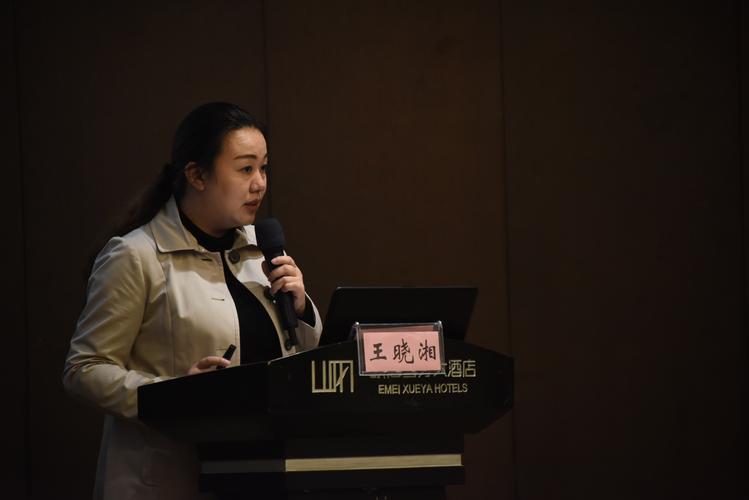 成都军区总医院干部病房六病区护士长王晓湘和大家交流肌少症的护理