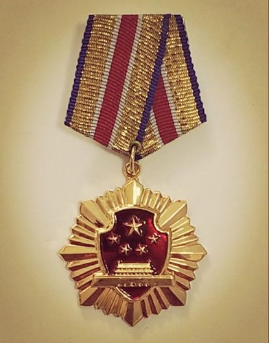 《一等功奖章》(正面) 中华人民共和国公安部制