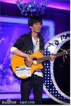 朱国武是一个来自云南昆明市宜良县的一个小山村,以流浪歌手,酒吧